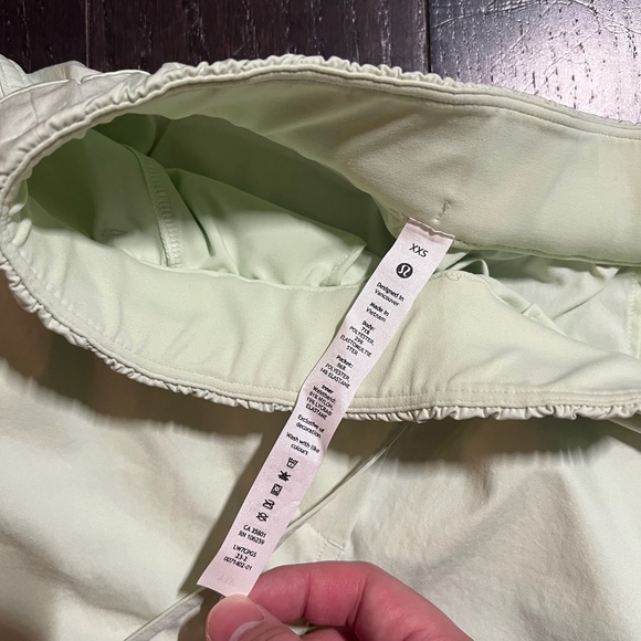 Lululemon Cinchable Waist High Rise WovenShort 3.5" Women Kohlrabi Green XXSMALL - Picture 4 of 6